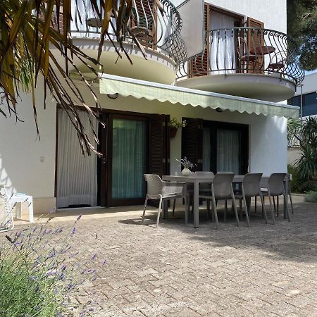 Sobe Number 9 Bed & Breakfast Ровин Екстериор снимка