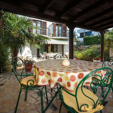 Sobe Number 9 Bed & Breakfast Ровин Екстериор снимка