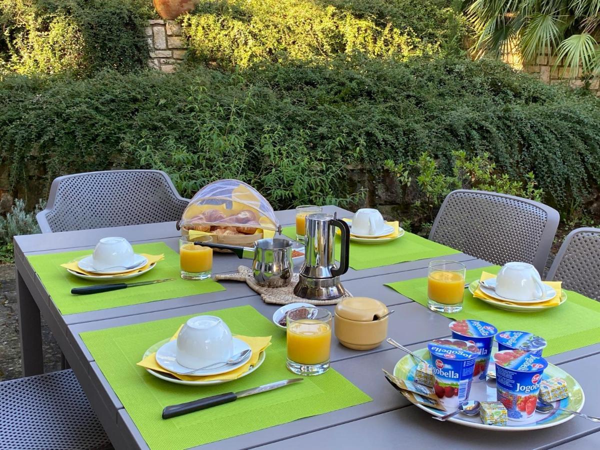Sobe Number 9 Bed & Breakfast Ровин Екстериор снимка
