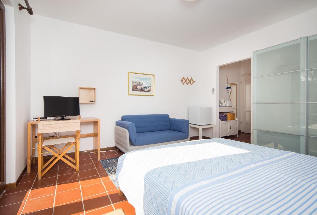 Sobe Number 9 Bed & Breakfast Ровин Екстериор снимка